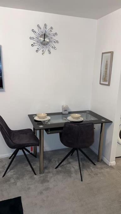 Lovely Modern One Bedroom Flat Close To Station Apartment