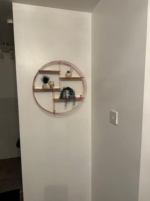 Lovely Modern One Bedroom Flat Close To Station Apartment *