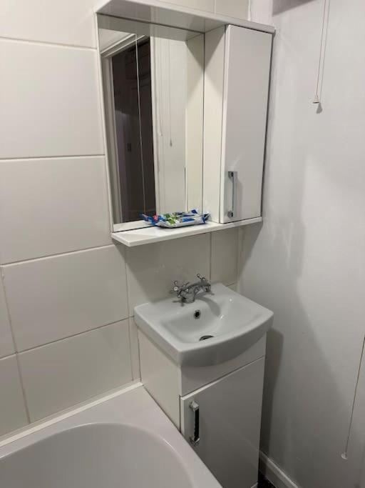 Apartment Lovely Modern One Bedroom Flat Close To Station *