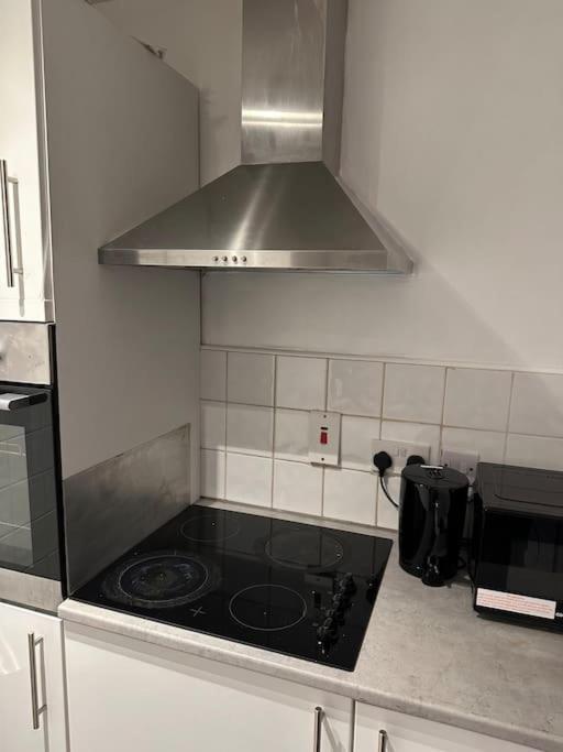 Lovely Modern One Bedroom Flat Close To Station Apartment